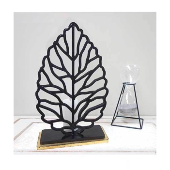 Dayka Trade Candle holder with a leaf