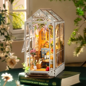 Robotime Garden House Model